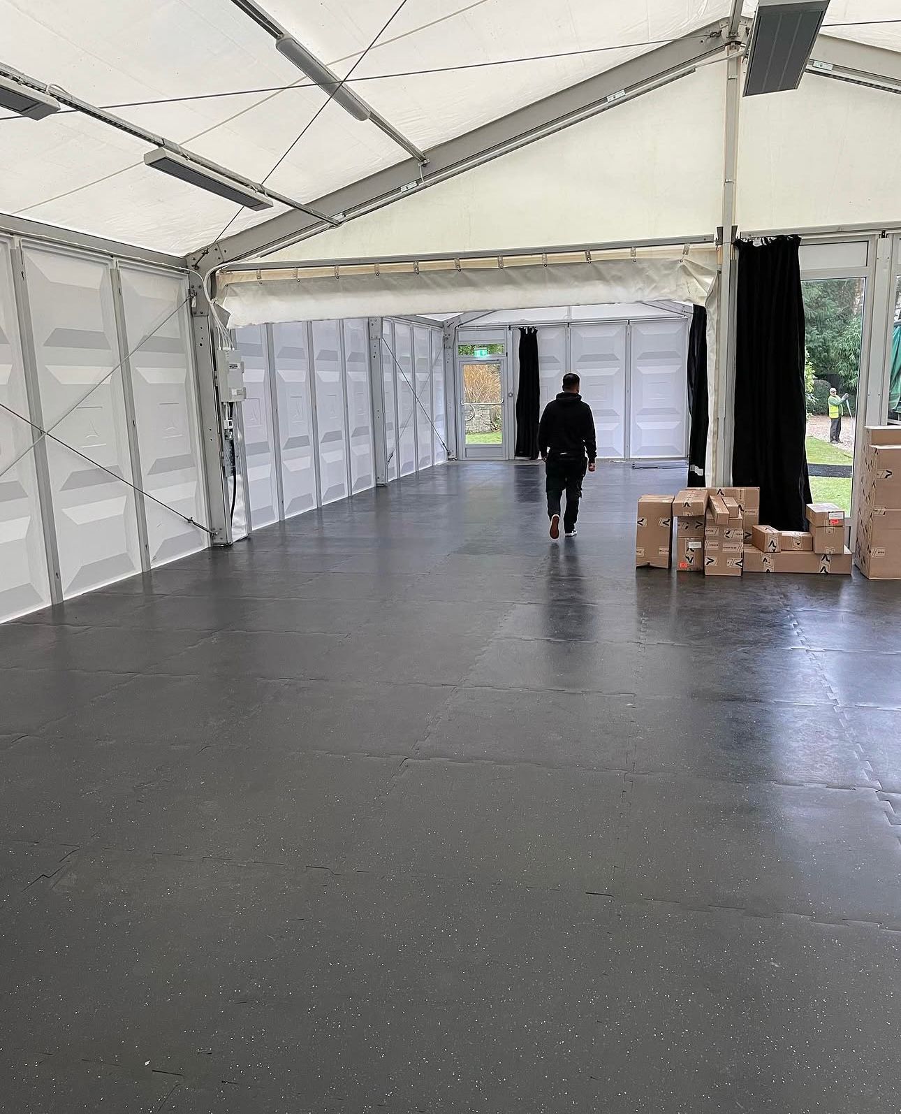 Step 2 — Flooring complete, delivery begins
